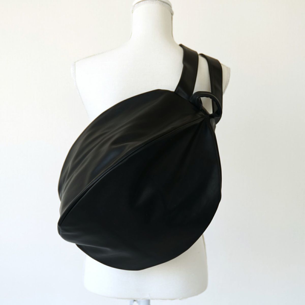 大きなPUレザーリュック男女兼用ブラック