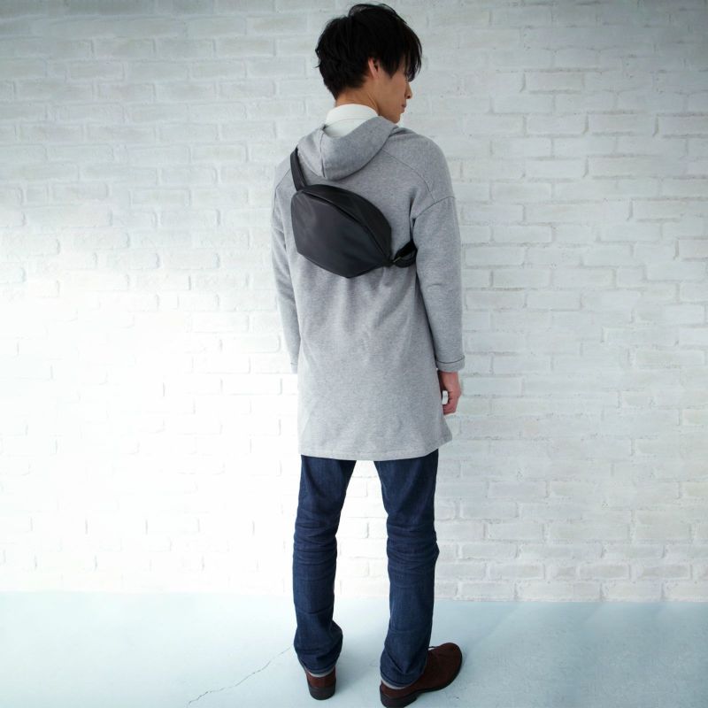 ころんと丸いボティバッグ男女兼用PUレザーブラック