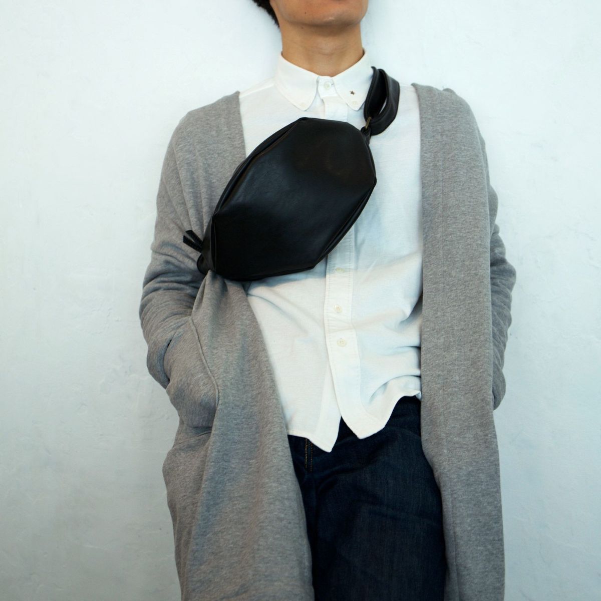 ころんと丸いボティバッグ男女兼用PUレザーブラック