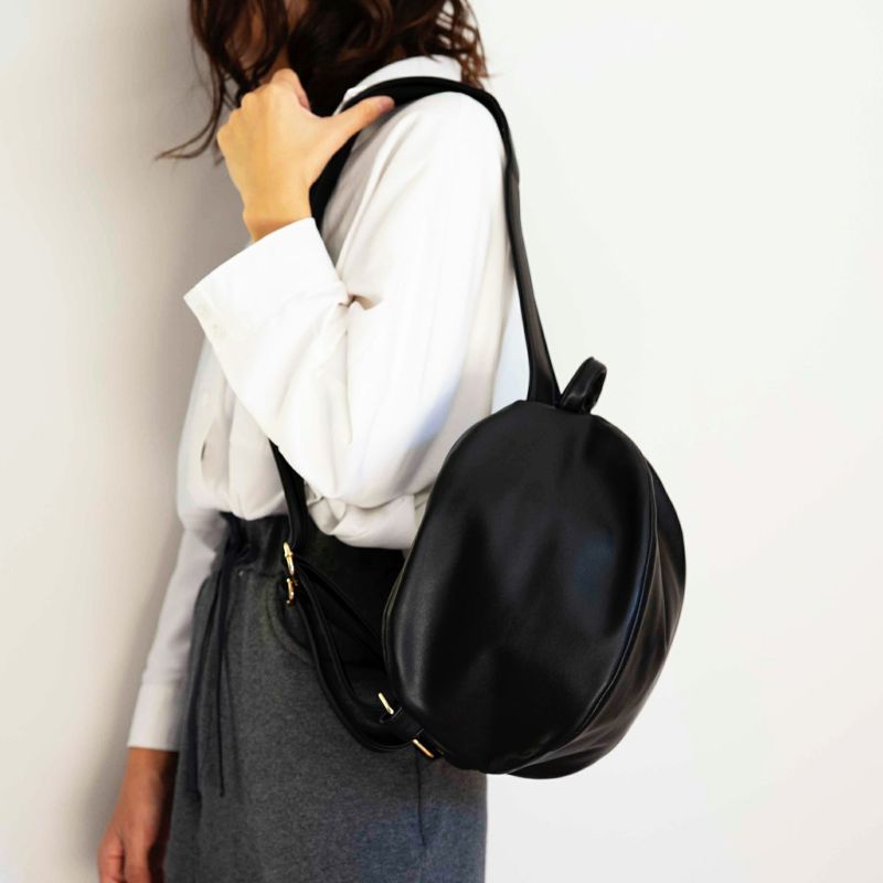 丸い大人可愛いPUリュックMレディース
