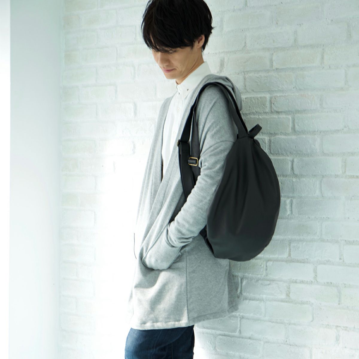 大人の本革リュックブラックL