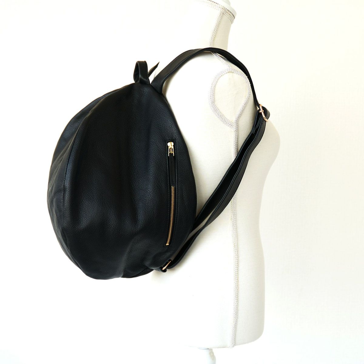 大人の本革リュックブラックL