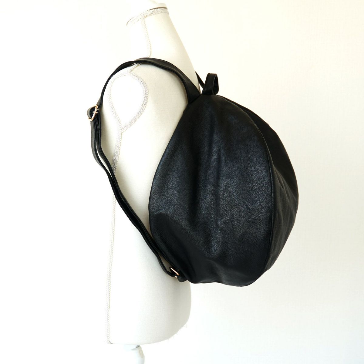 大人の本革リュックブラックL