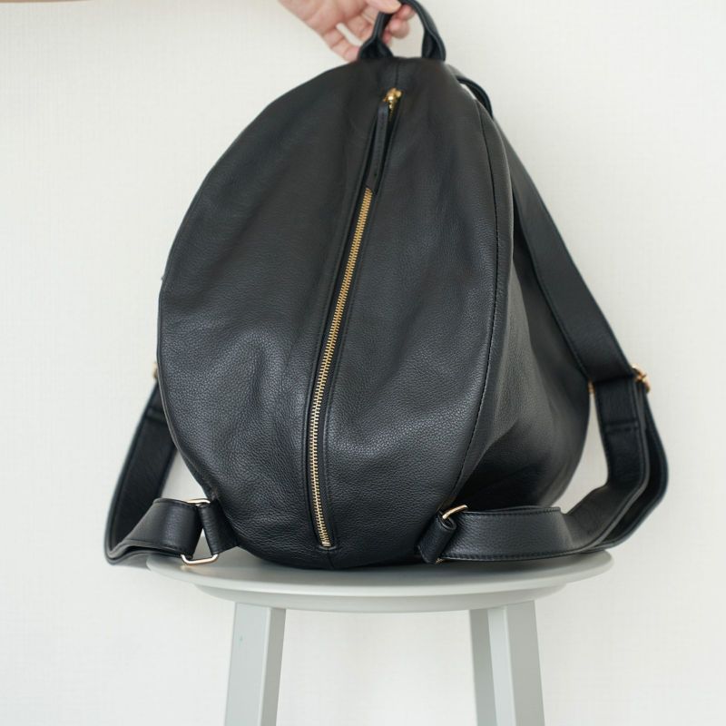 大人の本革リュックブラックL