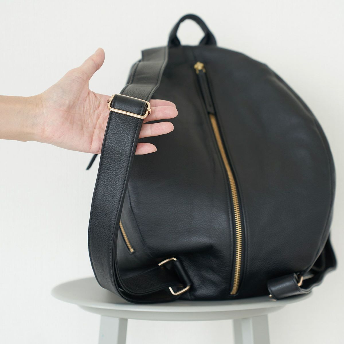 大人の本革リュックブラックL