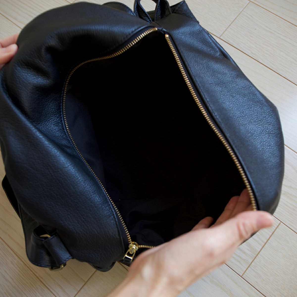 大人の本革リュックブラックL