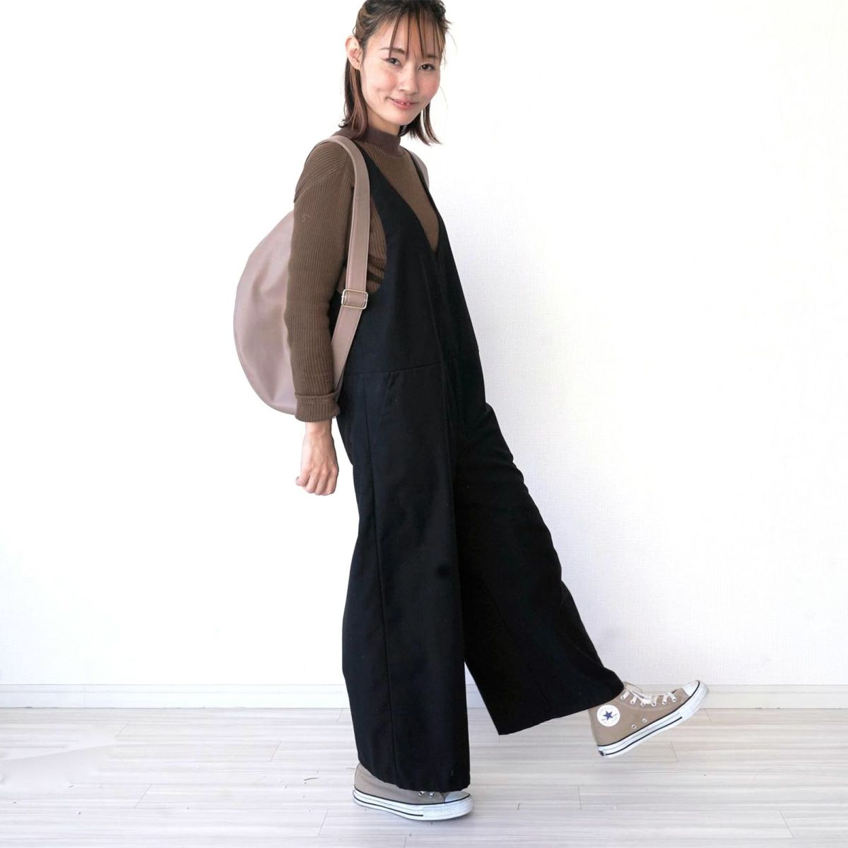 大人のサロペットパンツ黒ブラック