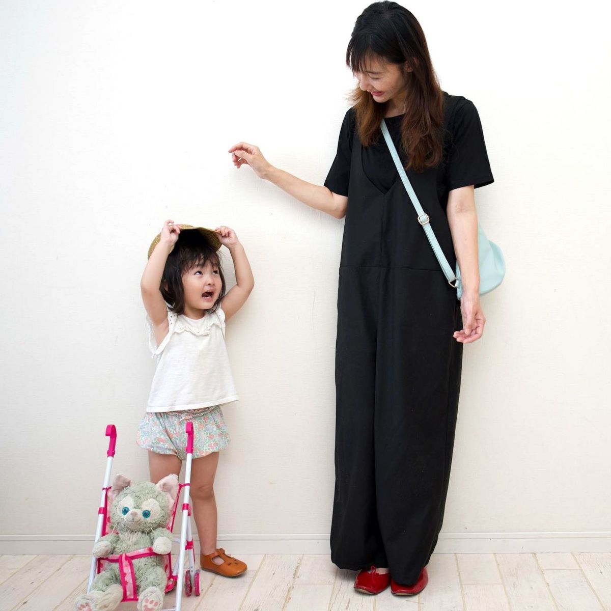 大人のサロペットパンツ黒ブラック