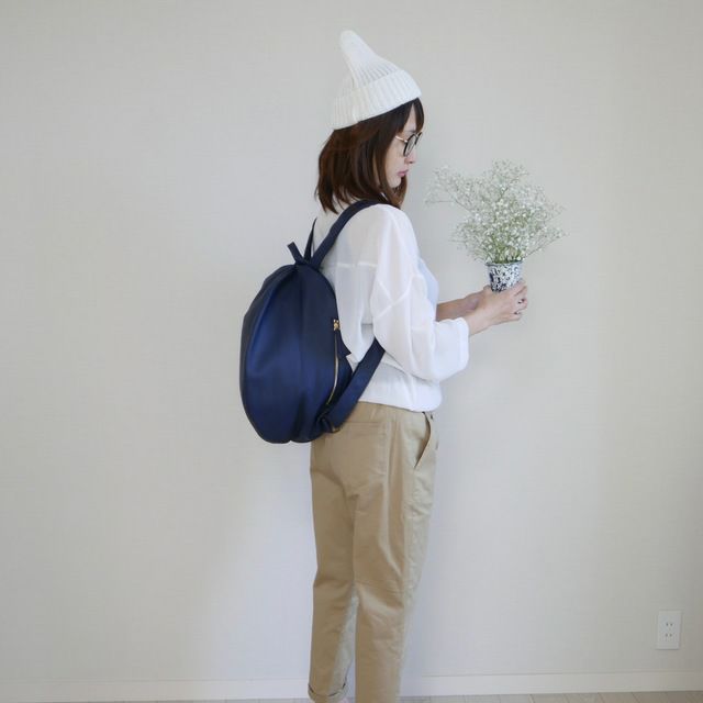 大人可愛いレザーリュックL本革ネイビー