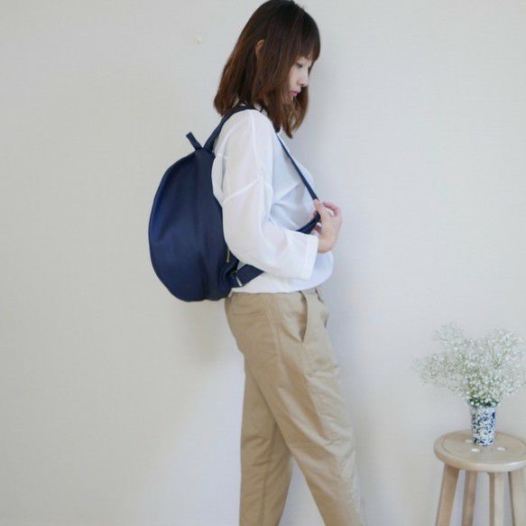 大人可愛いレザーリュックL本革ネイビー