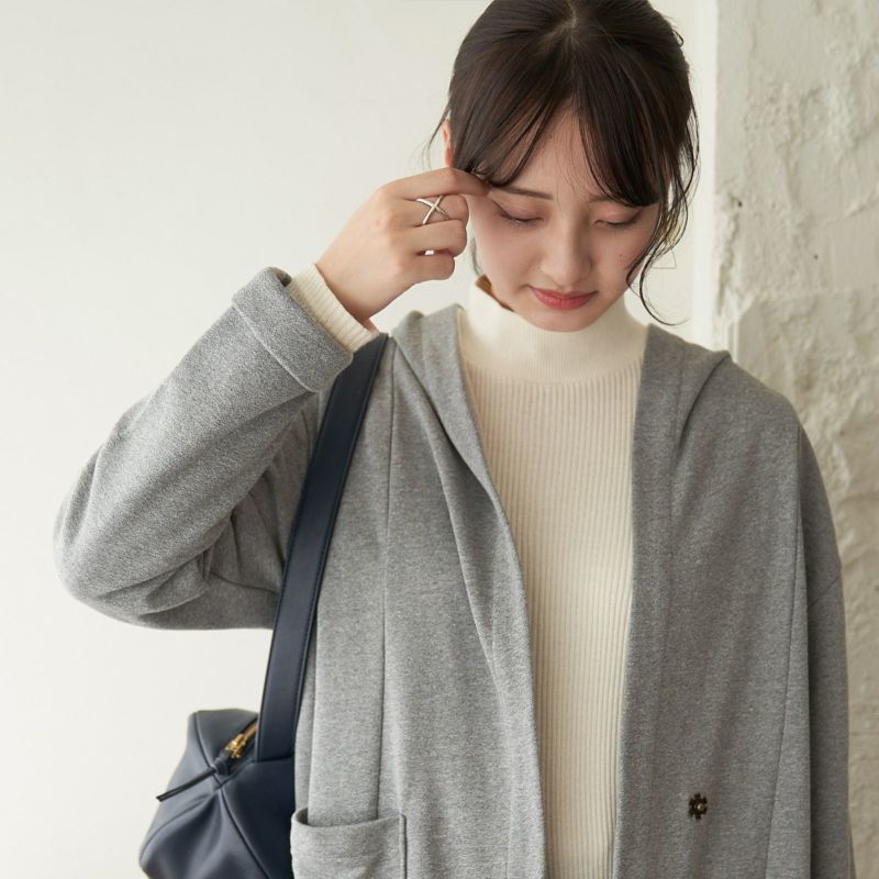 冬の定番ホワイトインナー白タートルネック