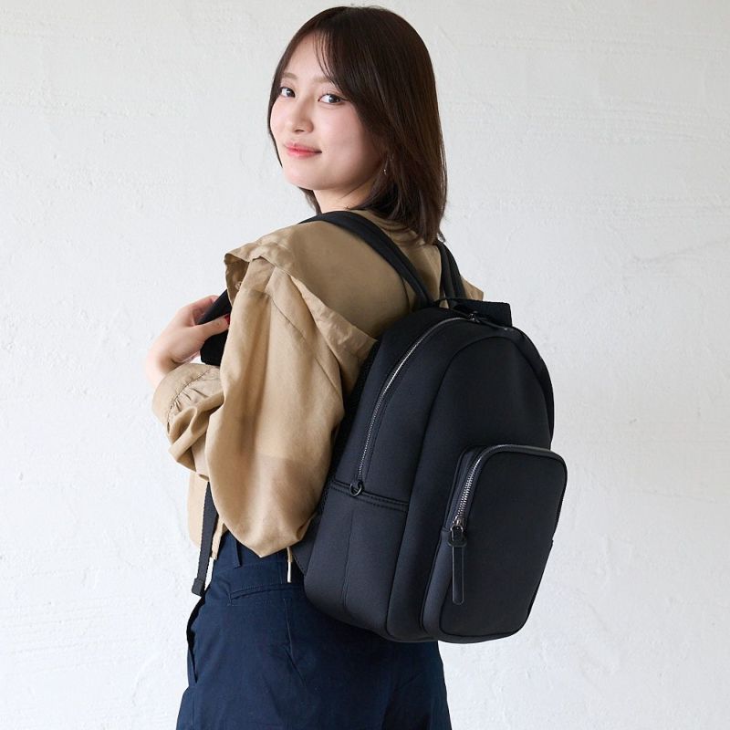 柔らかネオプレーン大人のしかくリュック