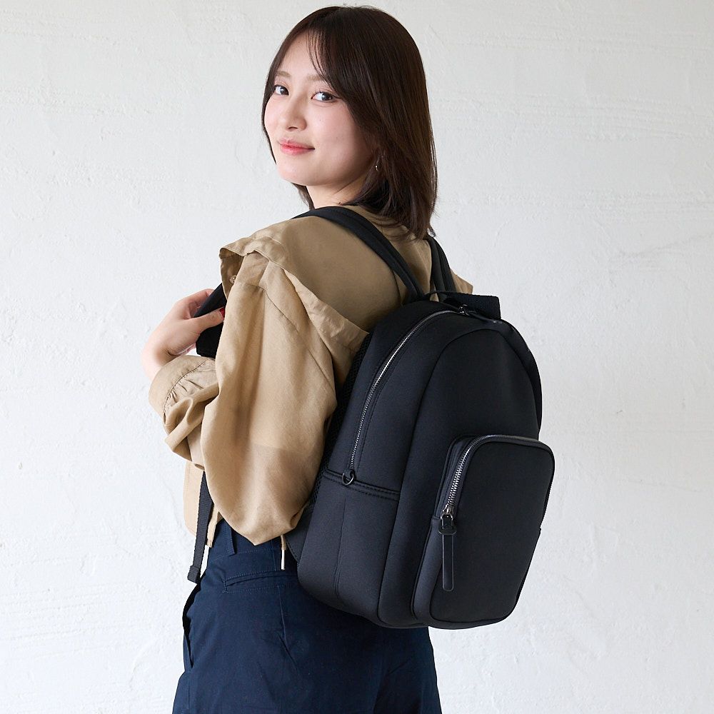 柔らかネオプレーン大人のしかくリュック