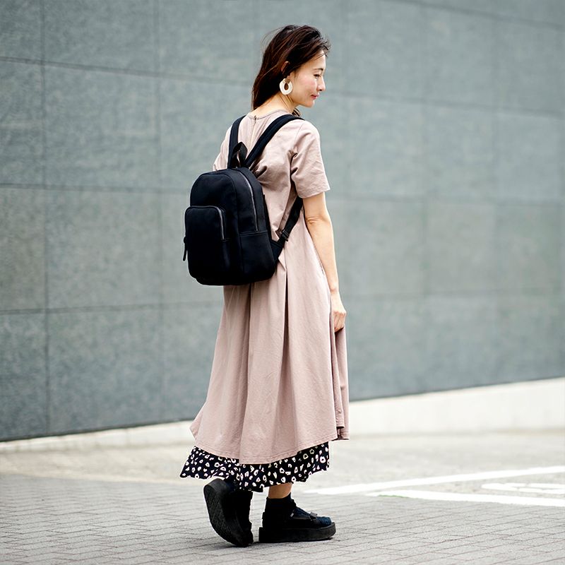 柔らかネオプレーン大人のしかくリュック