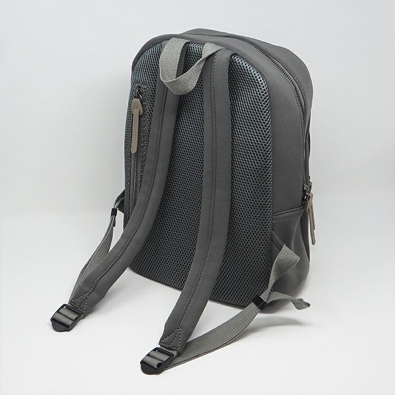 柔らかネオプレーン大人のしかくリュック