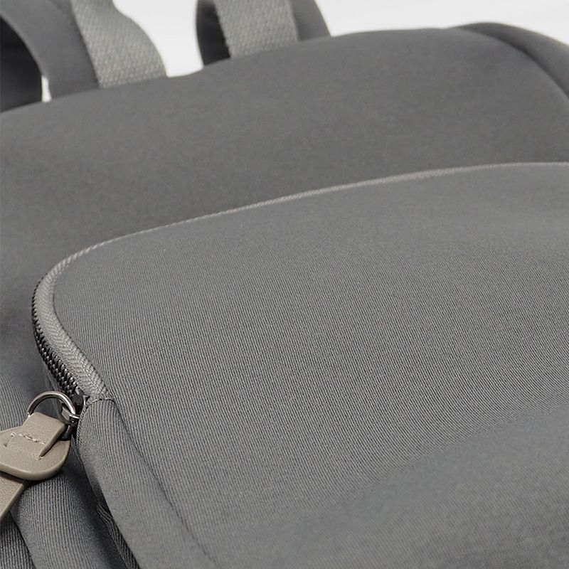 ネオプレーン生地のリュック