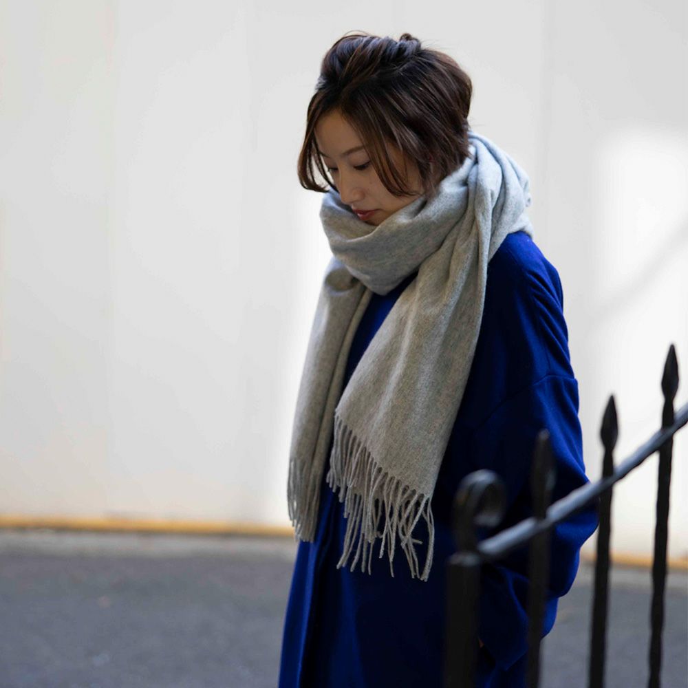 ウール100％大判ストール柔らかライトグレー