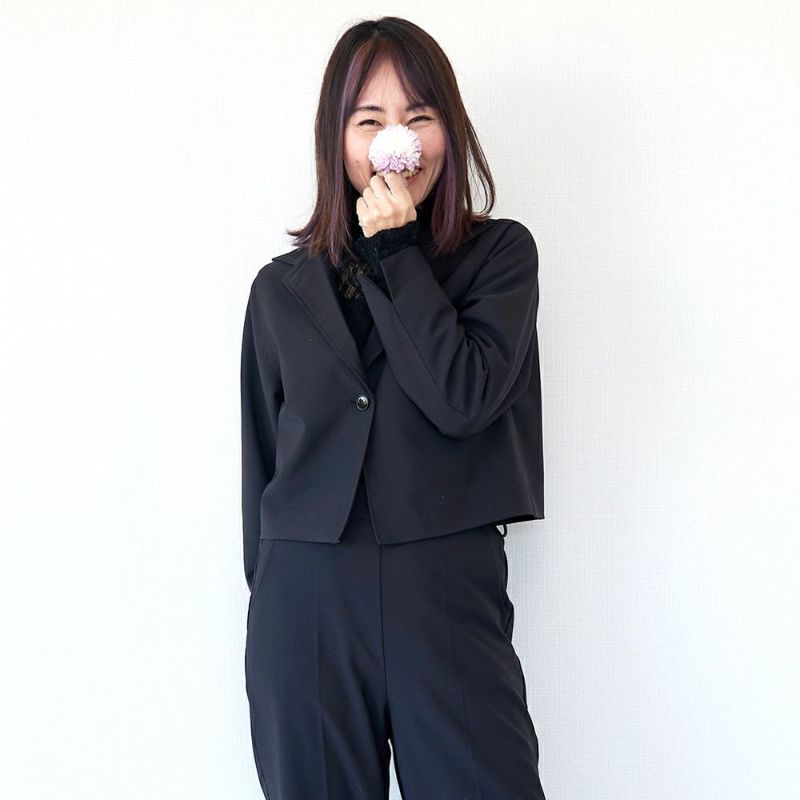 ストレッチ素材ショート丈ジャケット
