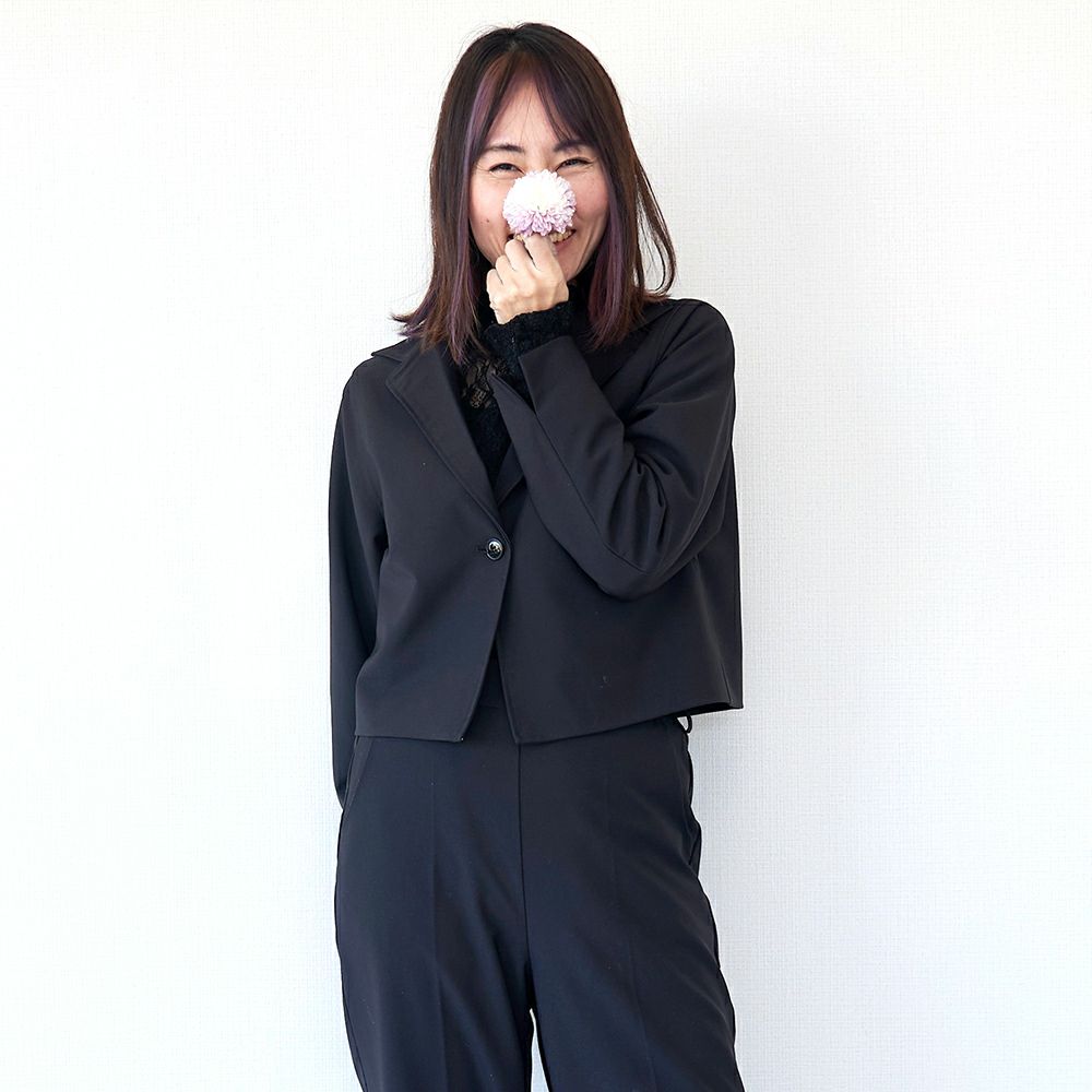 ストレッチ素材ショート丈ジャケット