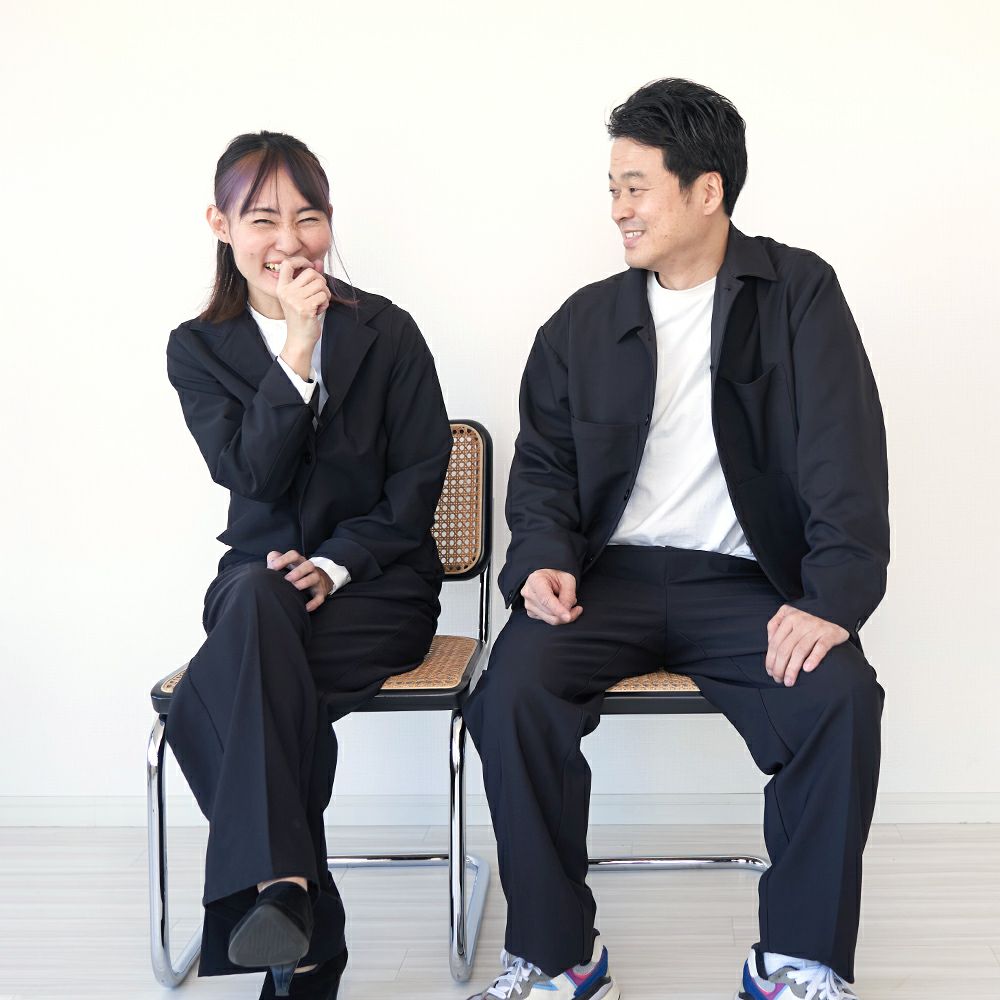 入学式卒業式のペアコーデブラックパンツスーツ