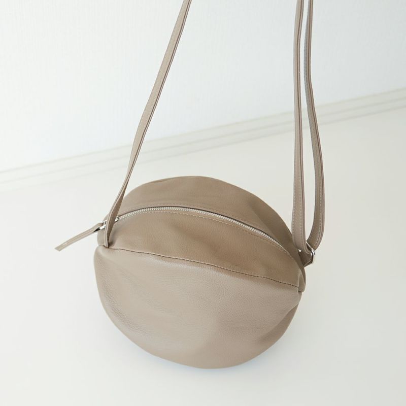 長財布が入る軽量本革ポーチレディース