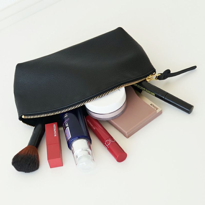 たっぷり収納できる本革具ラック化粧ポーチ