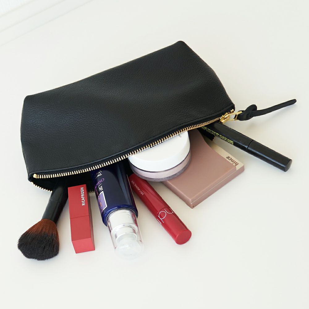 たっぷり収納できる本革具ラック化粧ポーチ