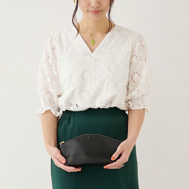 大人女性の身だしなみを整える本革化粧ポーチ