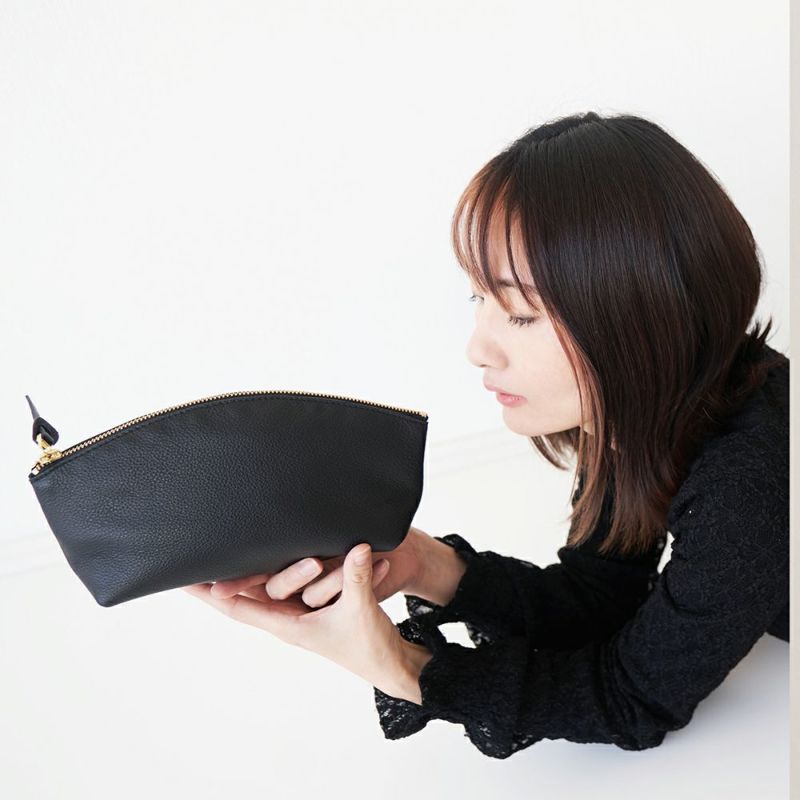 ころんとポーチ本革カウレザー化粧ポーチ