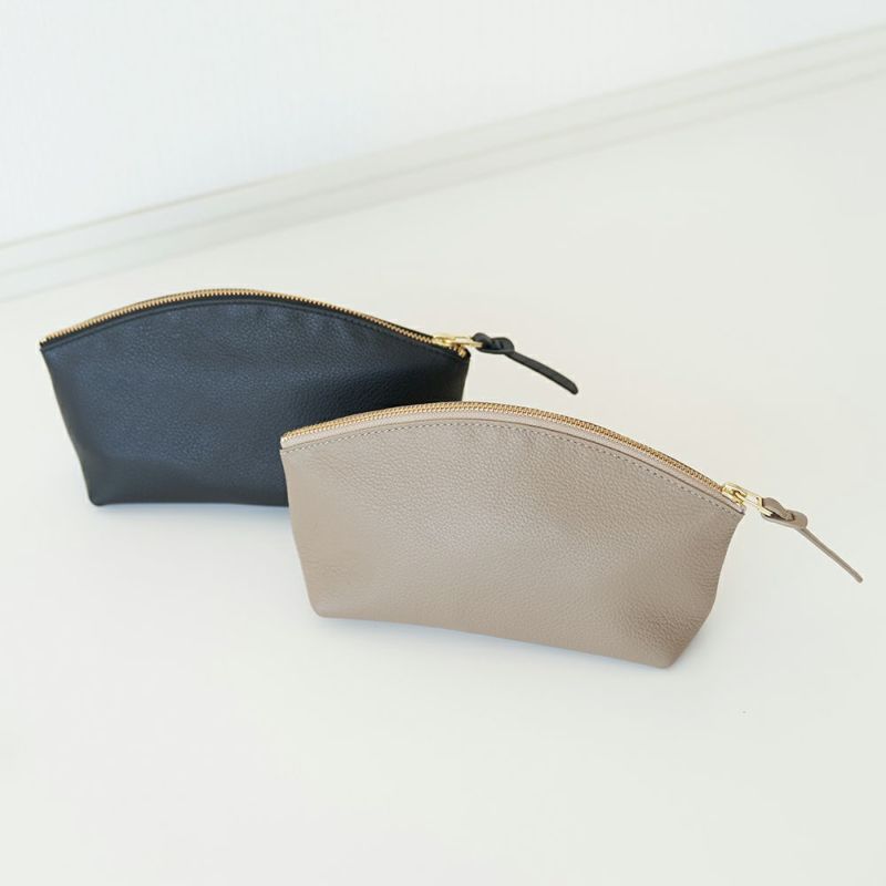 シンプルなカウレザー本革ポーチ