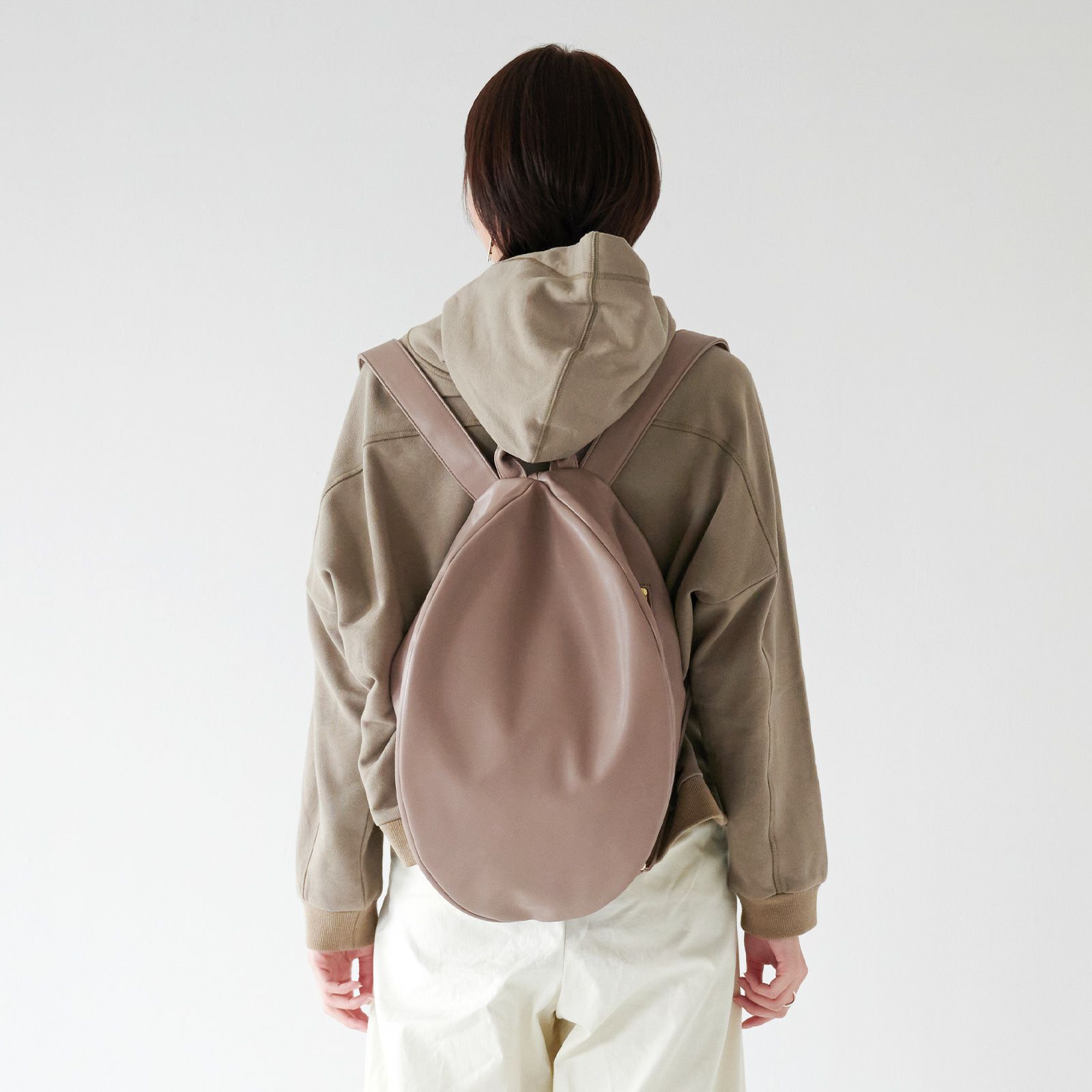 大人かわいい大容量リュックPUレザーグレーベージュ