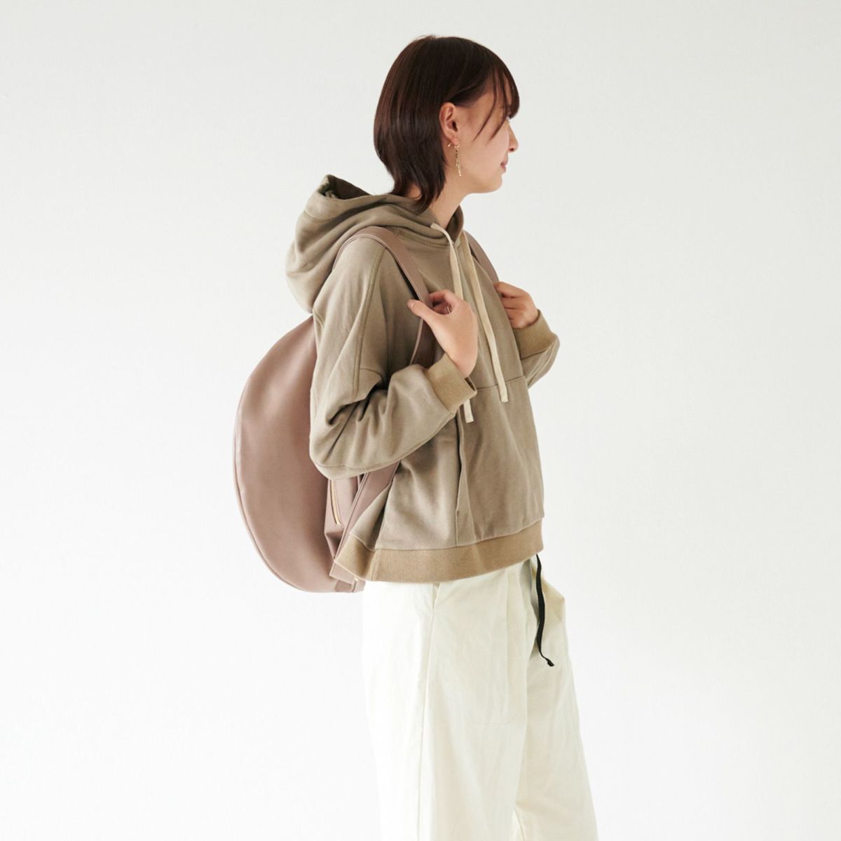 大人かわいい大容量リュックPUレザーグレーベージュ