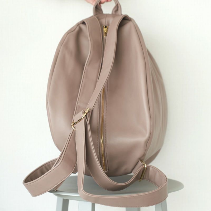 大人かわいい大容量リュックPUレザーグレーベージュ