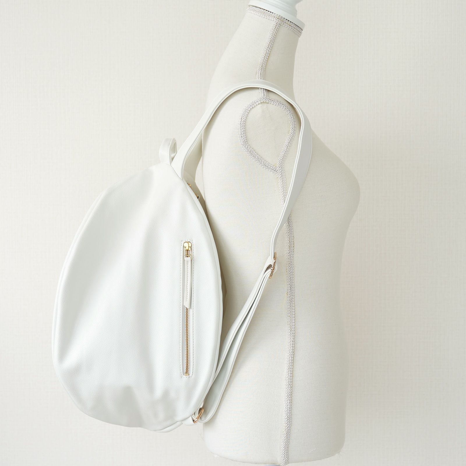 かわいい大きなリュックPUレザー白ホワイト