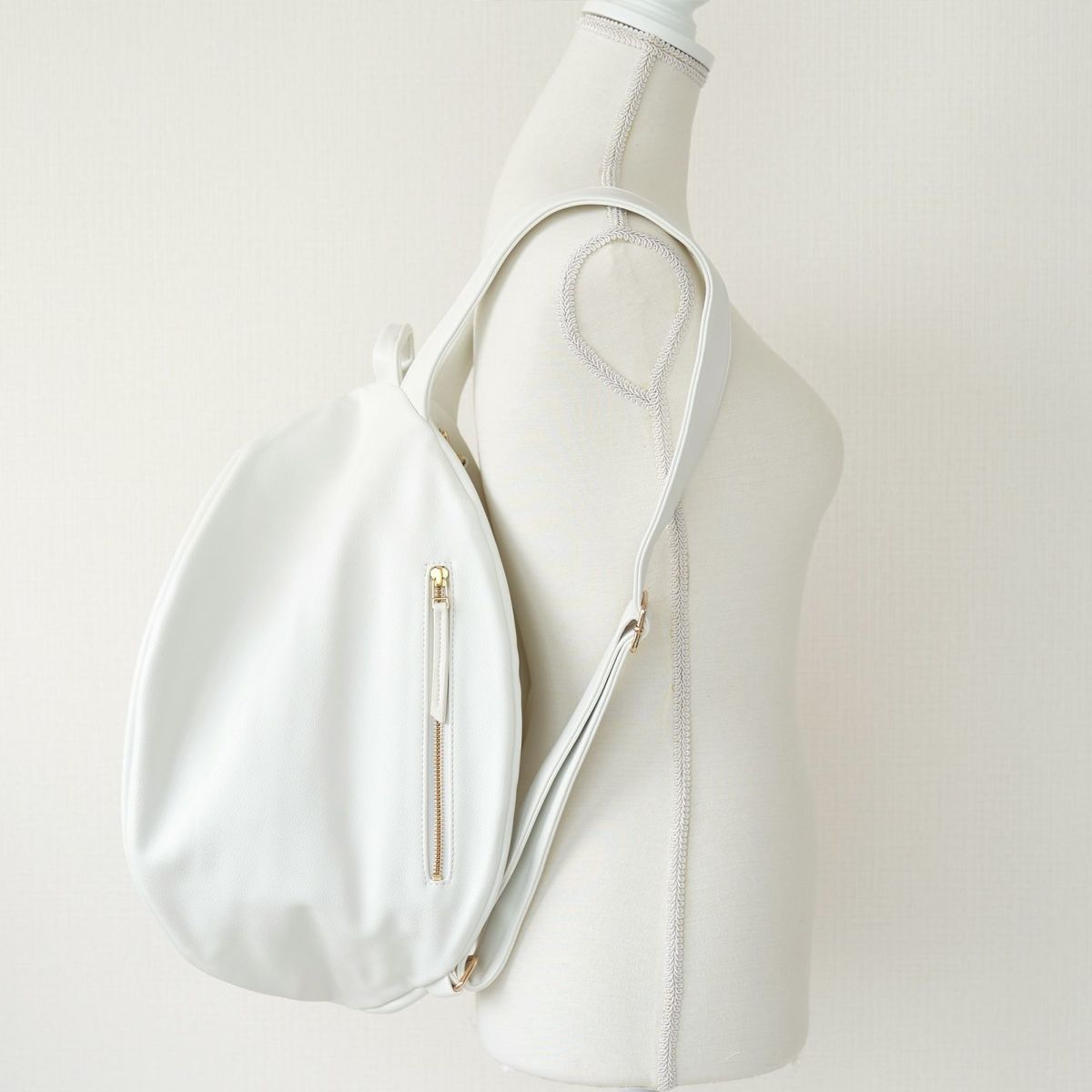 かわいい大きなリュックPUレザー白ホワイト