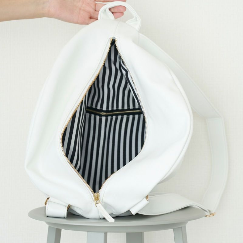 荷物が探しやすい内側大きなリュックPUレザー白ホワイト