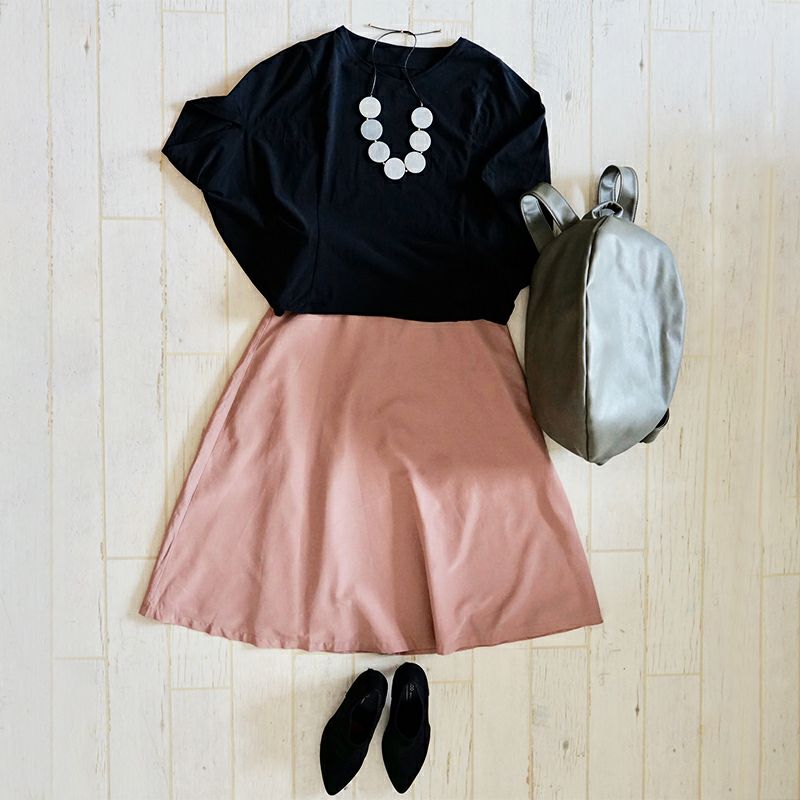 変形ドルマンTシャツブラック可愛いコーデ