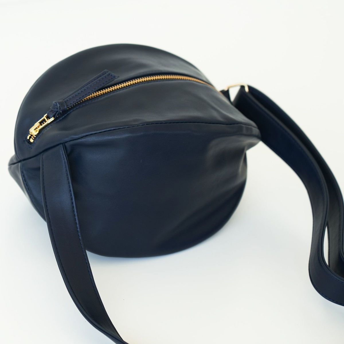 大人のかわいいボディバッグころんと丸いネイビー