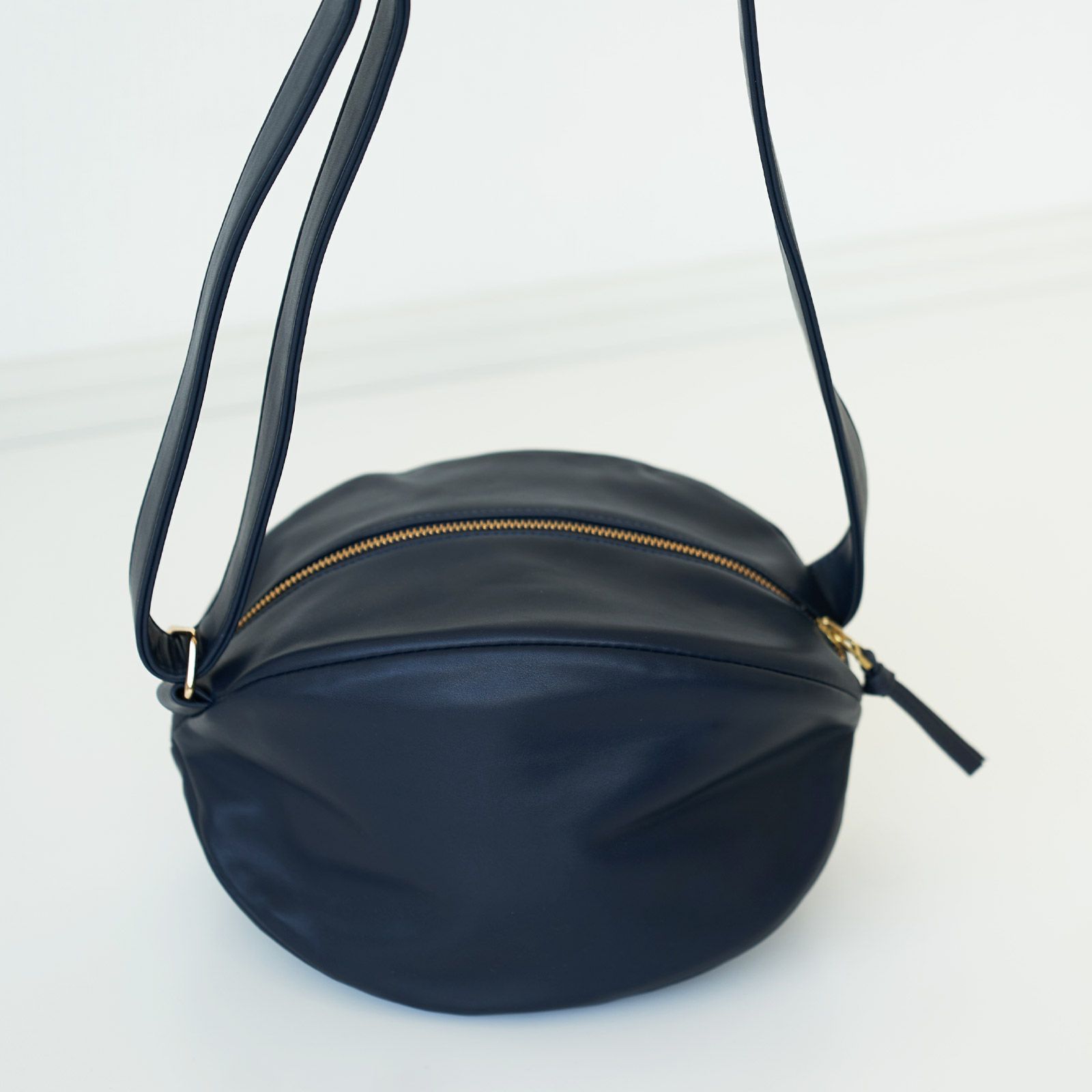 大人のかわいいボディバッグころんと丸いネイビー