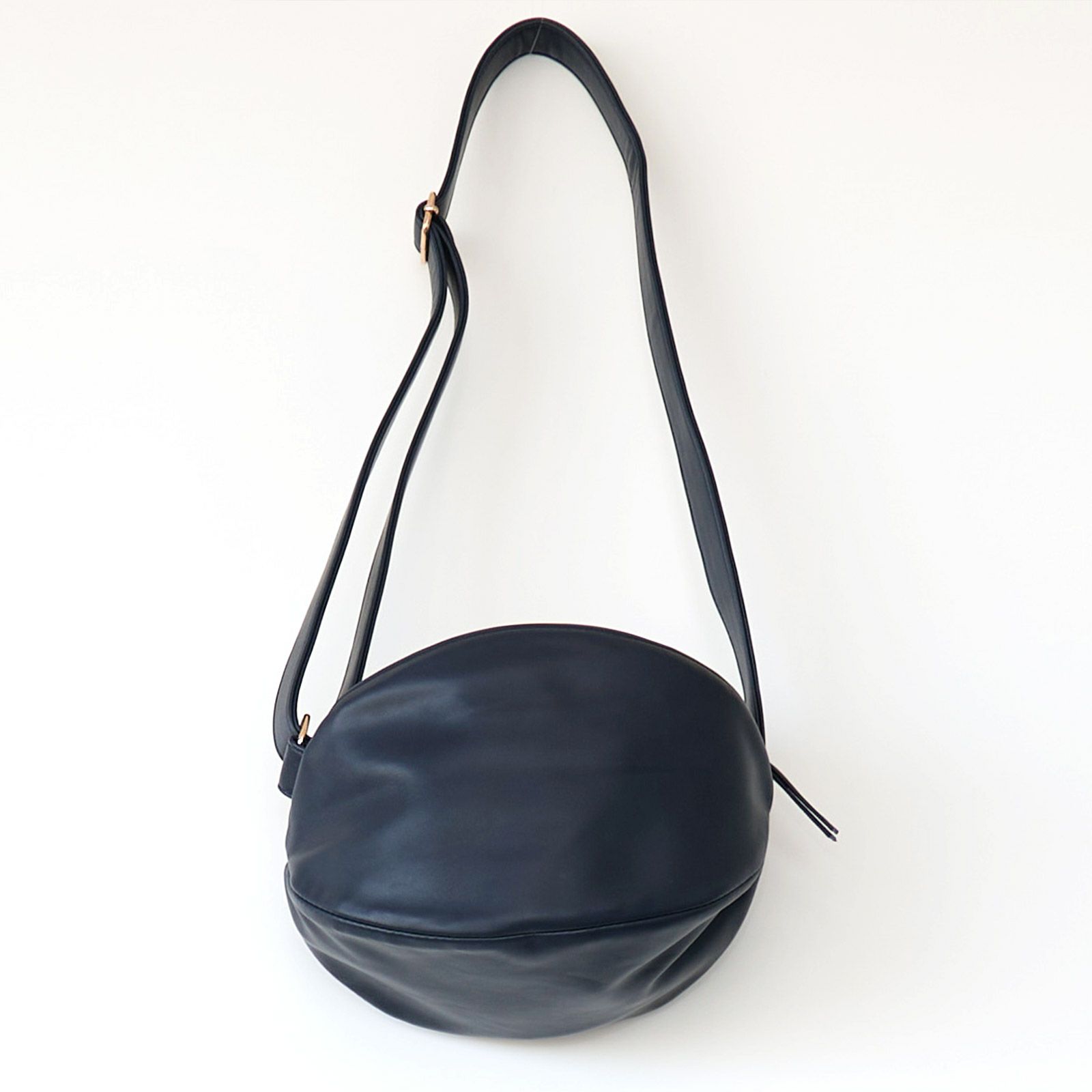 大人のかわいいボディバッグころんと丸いネイビー