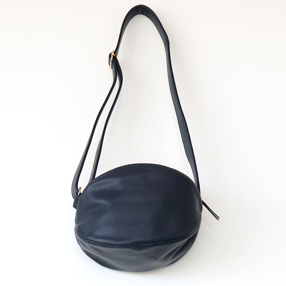 大人のかわいいボディバッグころんと丸いネイビー