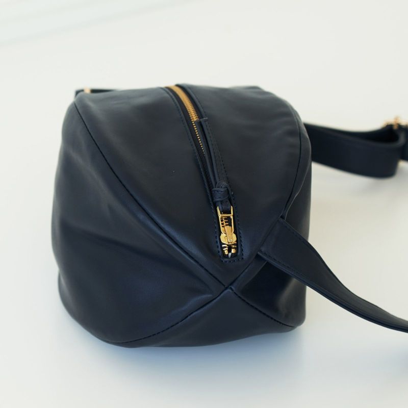 大人のかわいいボディバッグころんと丸いネイビー