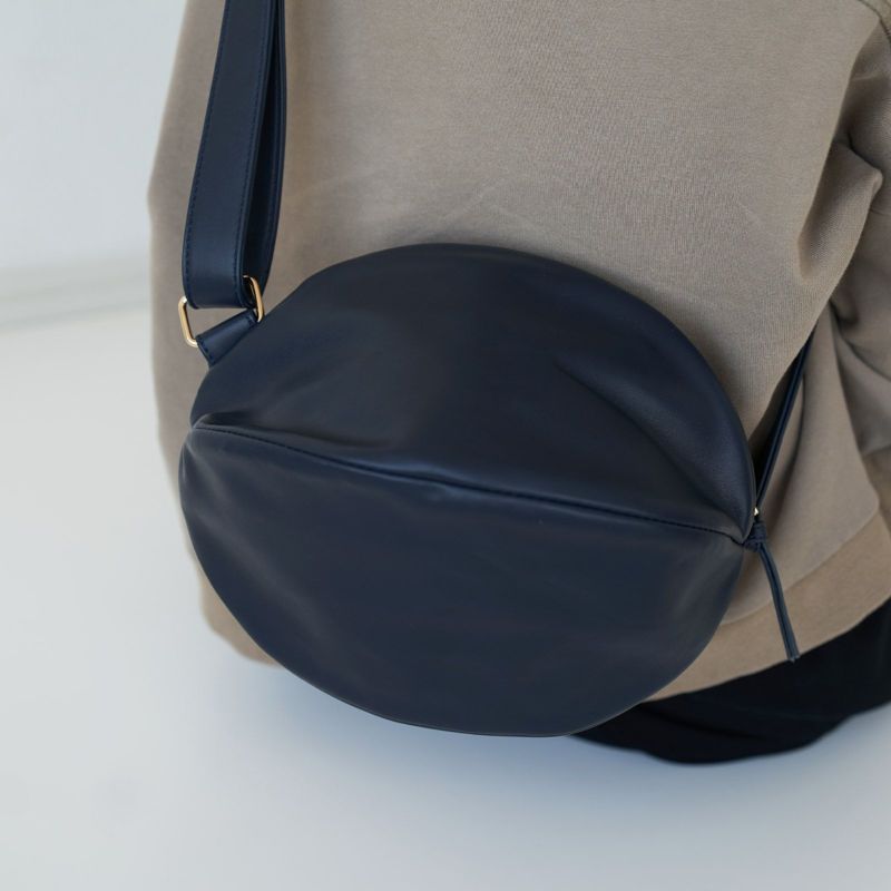 大人のかわいいボディバッグころんと丸いネイビー