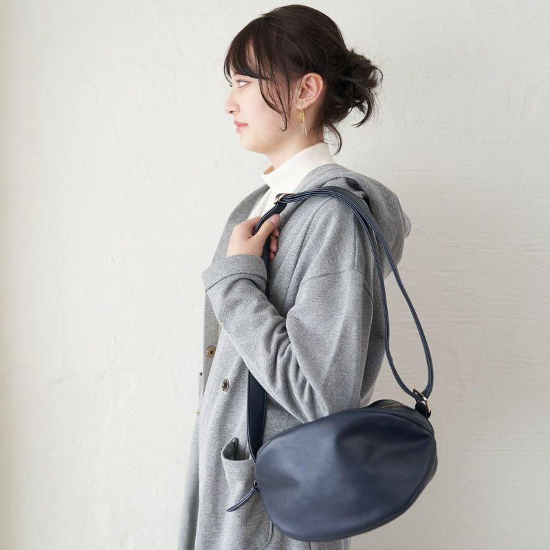 かわいいショルダーバッグ紺ネイビー