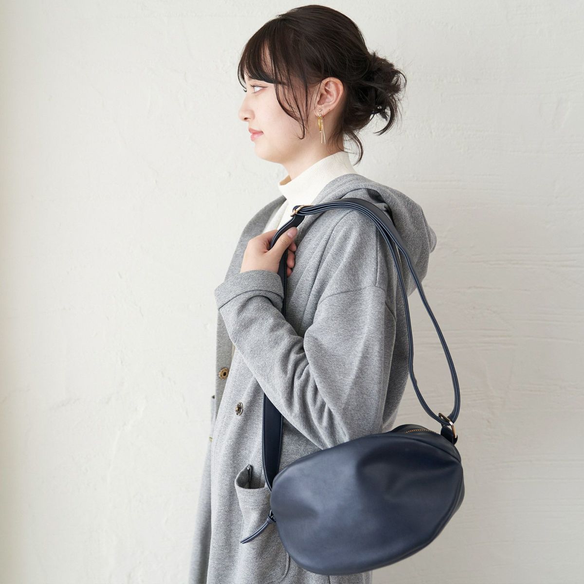 かわいいショルダーバッグ紺ネイビー