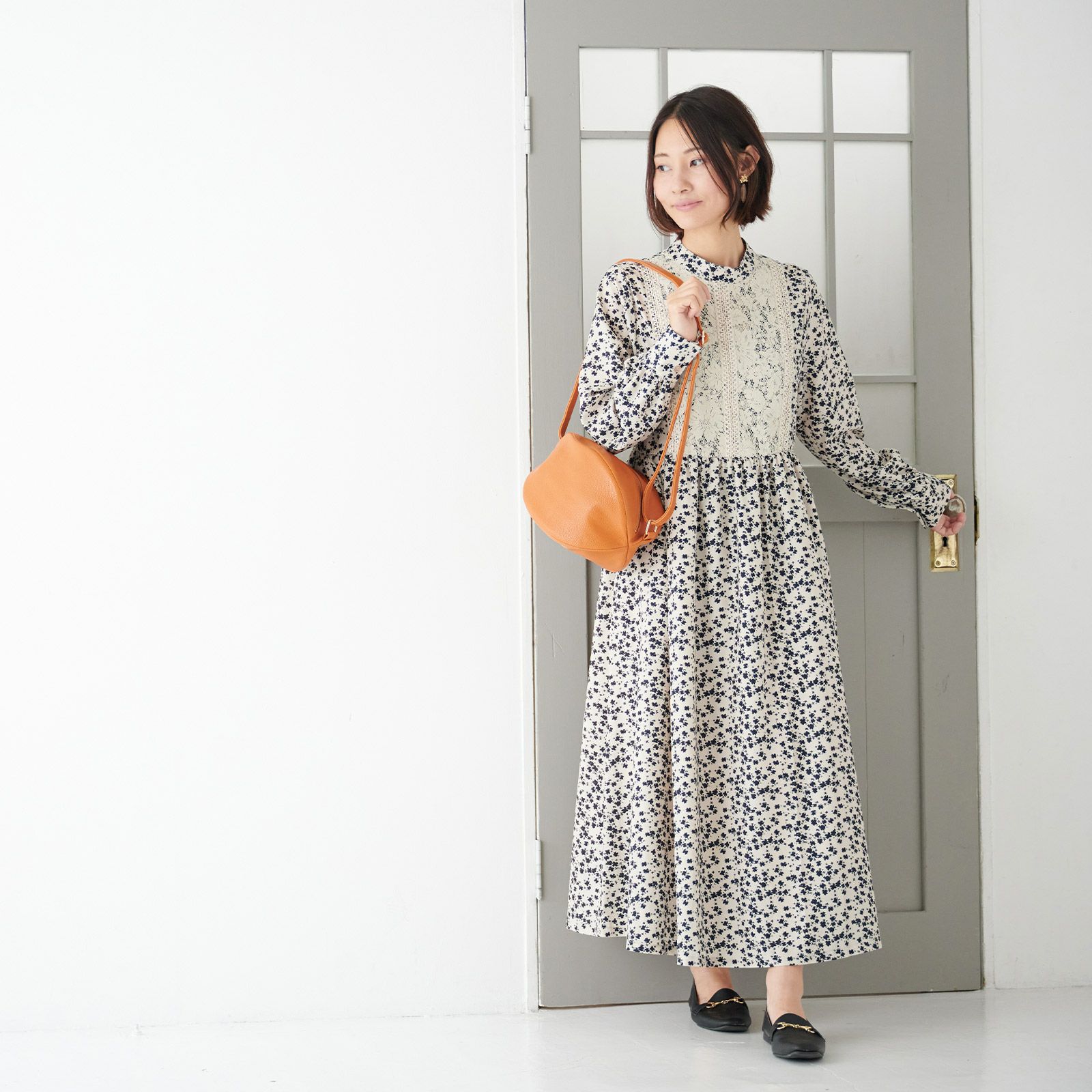 ころんとかわいい大人の丸いポーチもりのがっこうキャメル