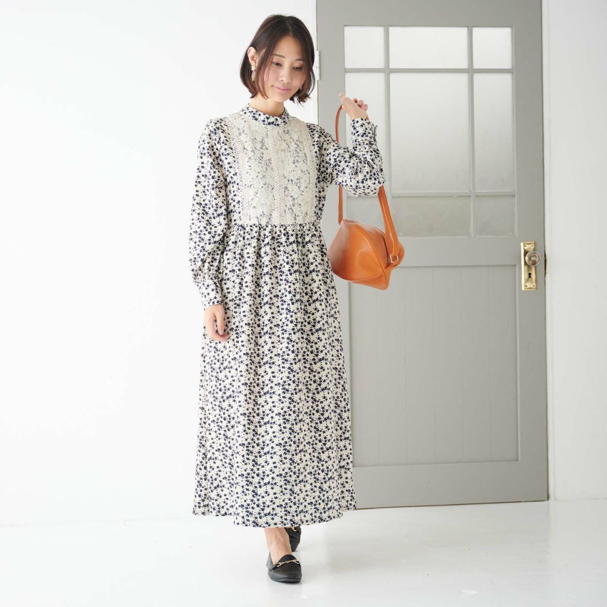 ころんとかわいい大人の丸いポーチもりのがっこうキャメル