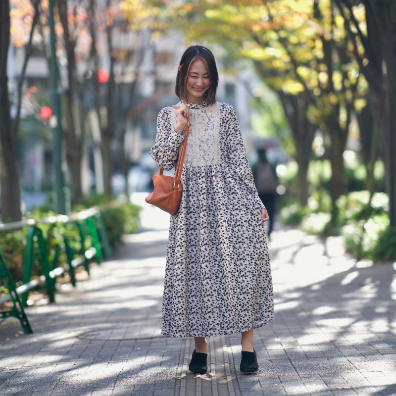 ころんとかわいい大人の丸いポーチもりのがっこうキャメル