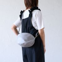 誰ともかぶらないショルダーバッグころんとポーチグレー