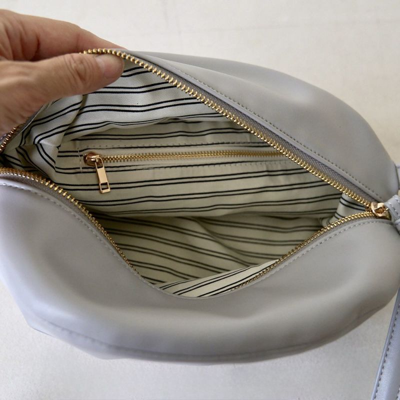 誰ともかぶらないショルダーバッグころんとポーチグレー